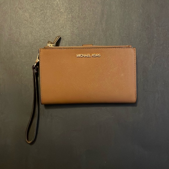 Michael Kors Jet Set Double-Zip Wallet - Picture 1 of 6